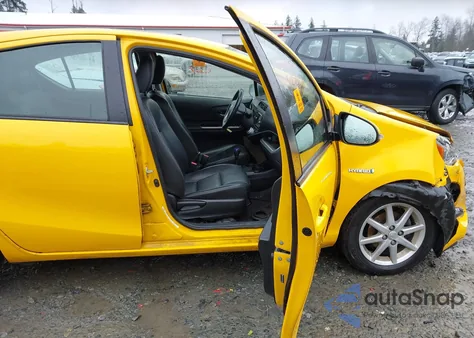 2015 Toyota Prius C Four z USA, uszkodzony, nr VIN JTDKDTB36F1108292